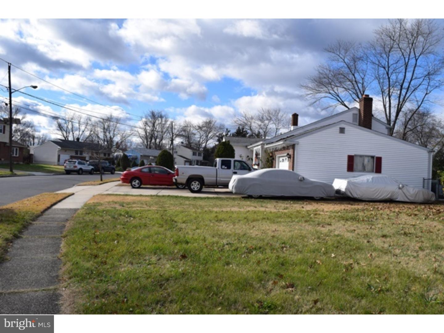 215 Ivy Road Edgewater Park, NJ 08010 - Photo 3 of 20