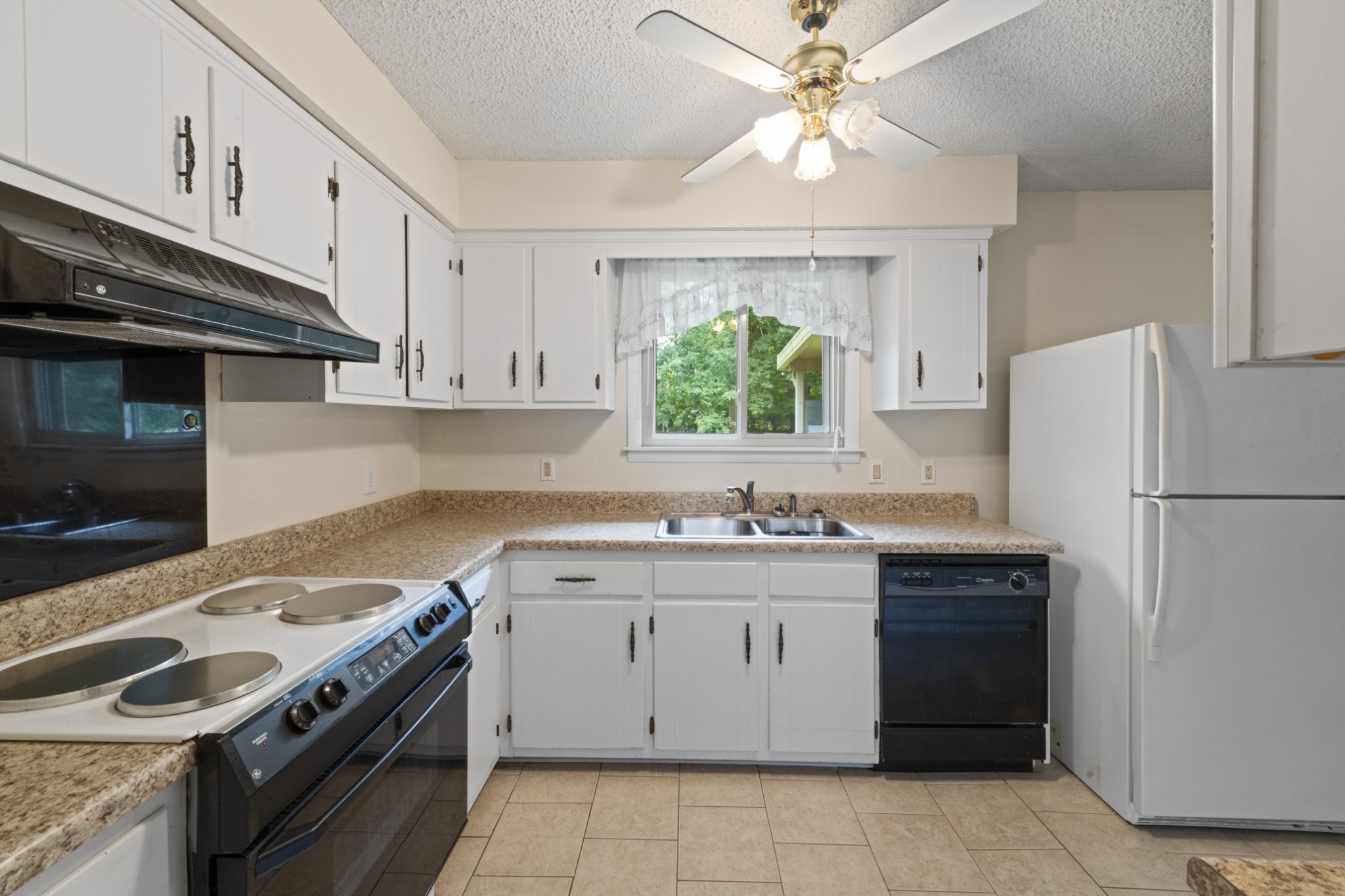 357 Raymond Hodges Road Cottontown, TN 37048 - Photo 9 of 21 a kitchen with a stove sink and refrigerator