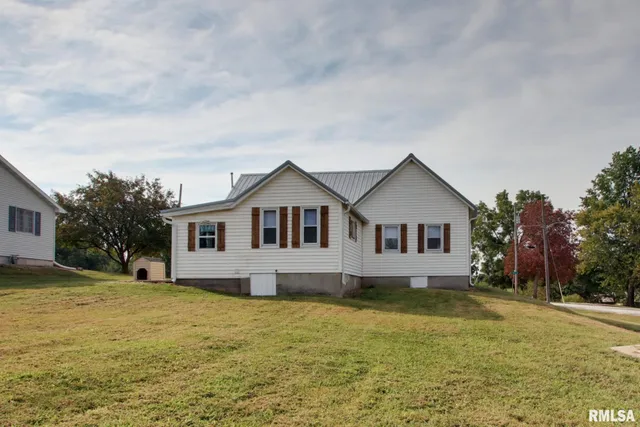 $129,000 | 312 West York Street, Camp Point, IL 62320