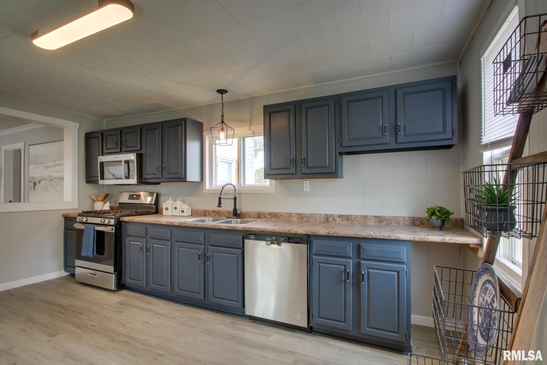 312 West York Street Camp Point, IL 62320 - Photo 8 of 23