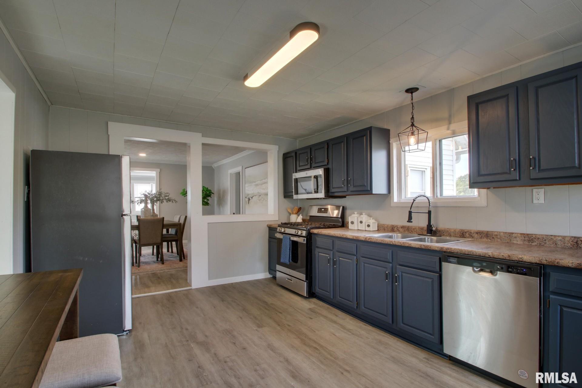 312 West York Street Camp Point, IL 62320 - Photo 9 of 23