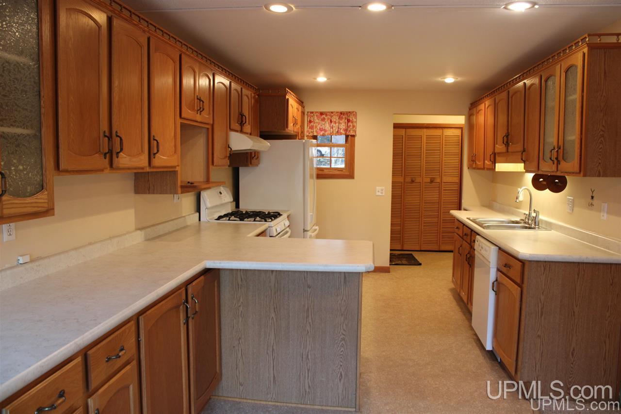 1195 Ortman Road Marquette, MI 49855 - Photo 4 of 36 Gallery Image 4