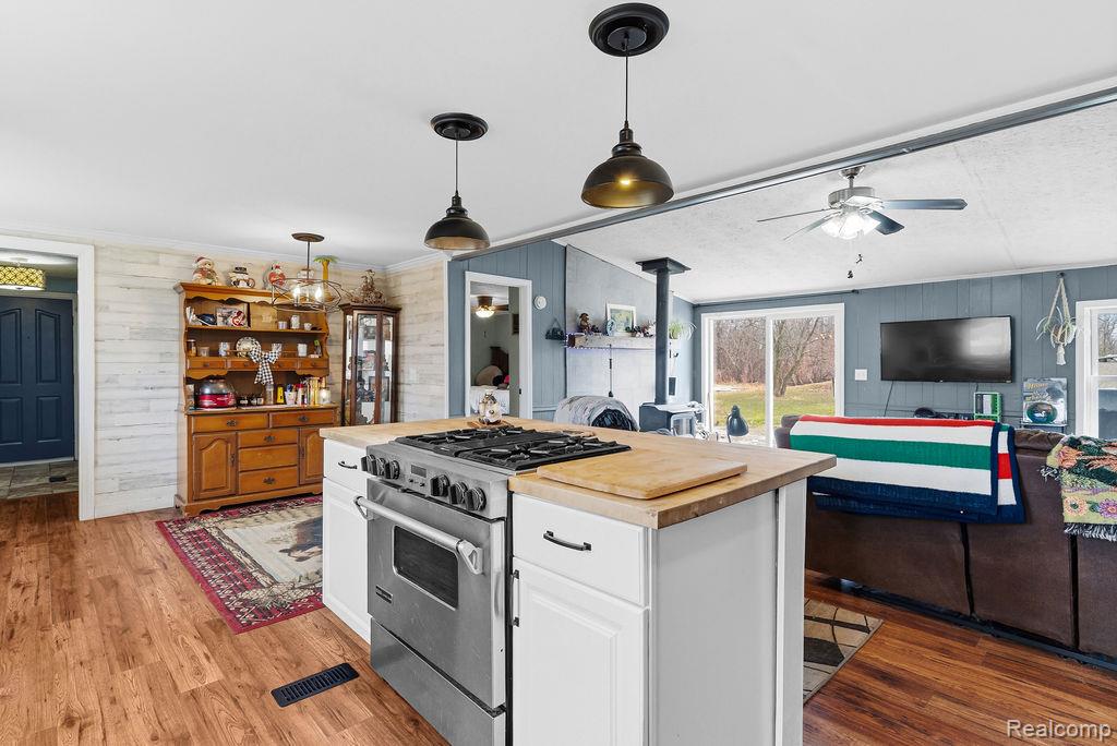 8311 South State Road Bancroft, MI 48414 - Photo 5 of 37