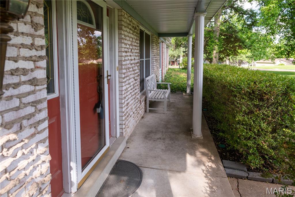 258 Ridge Trail Drive Chesterfield, MO 63017 - Photo 5 of 37