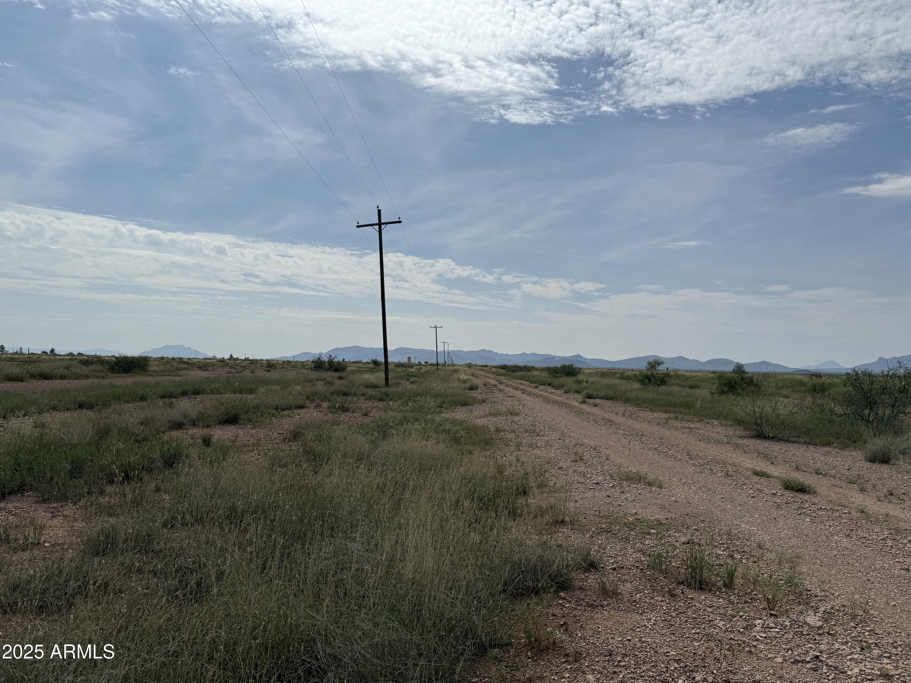 1.39-ac North Old Brooks Road, Unit 964 Douglas, AZ 85607 - Photo 10 of 12 a view of a dry yard with wooden fence