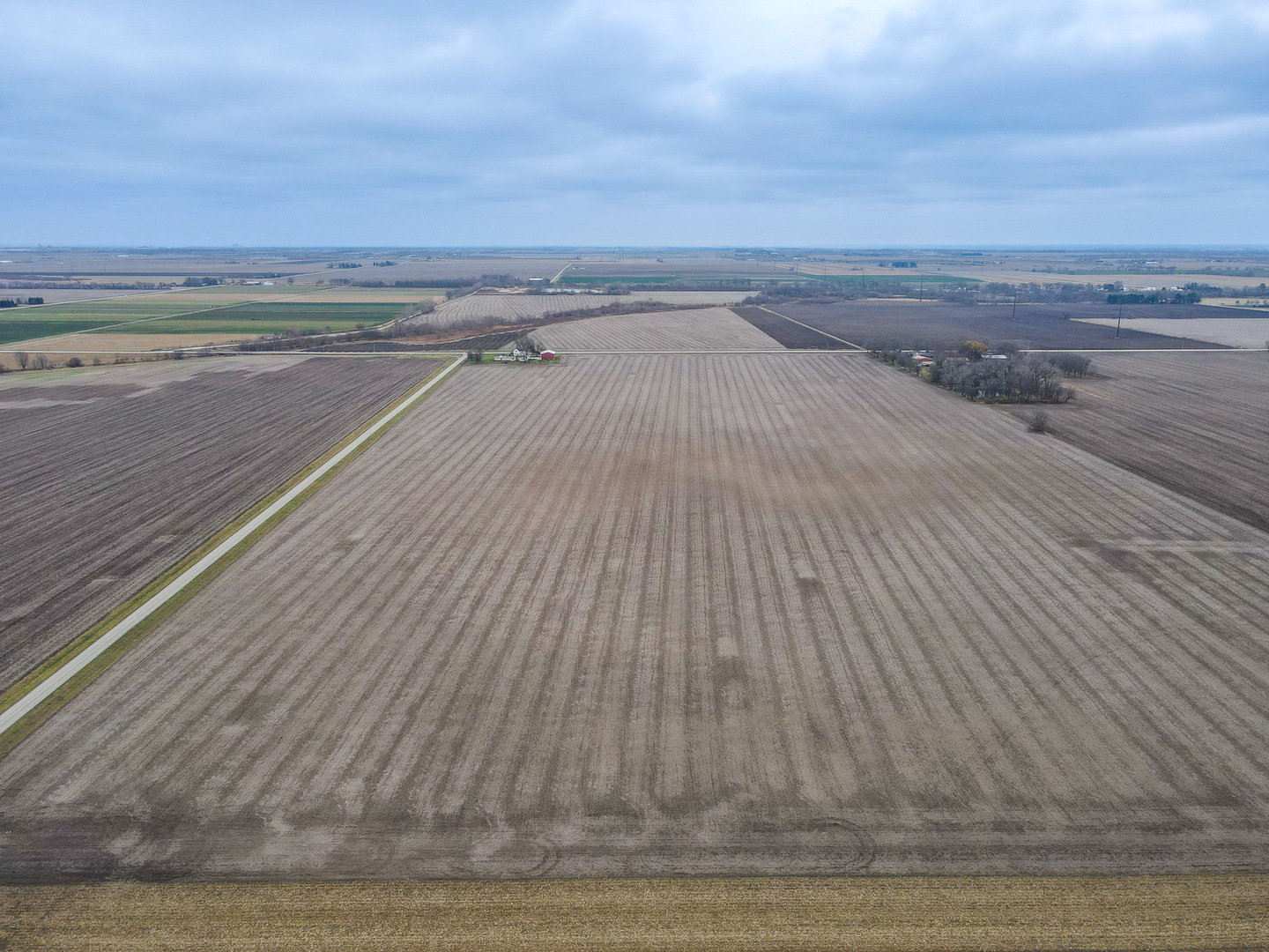 1565 B West 9000 North Road Manteno, IL 60950 - Photo 3 of 11 a view of an ocean & beach
