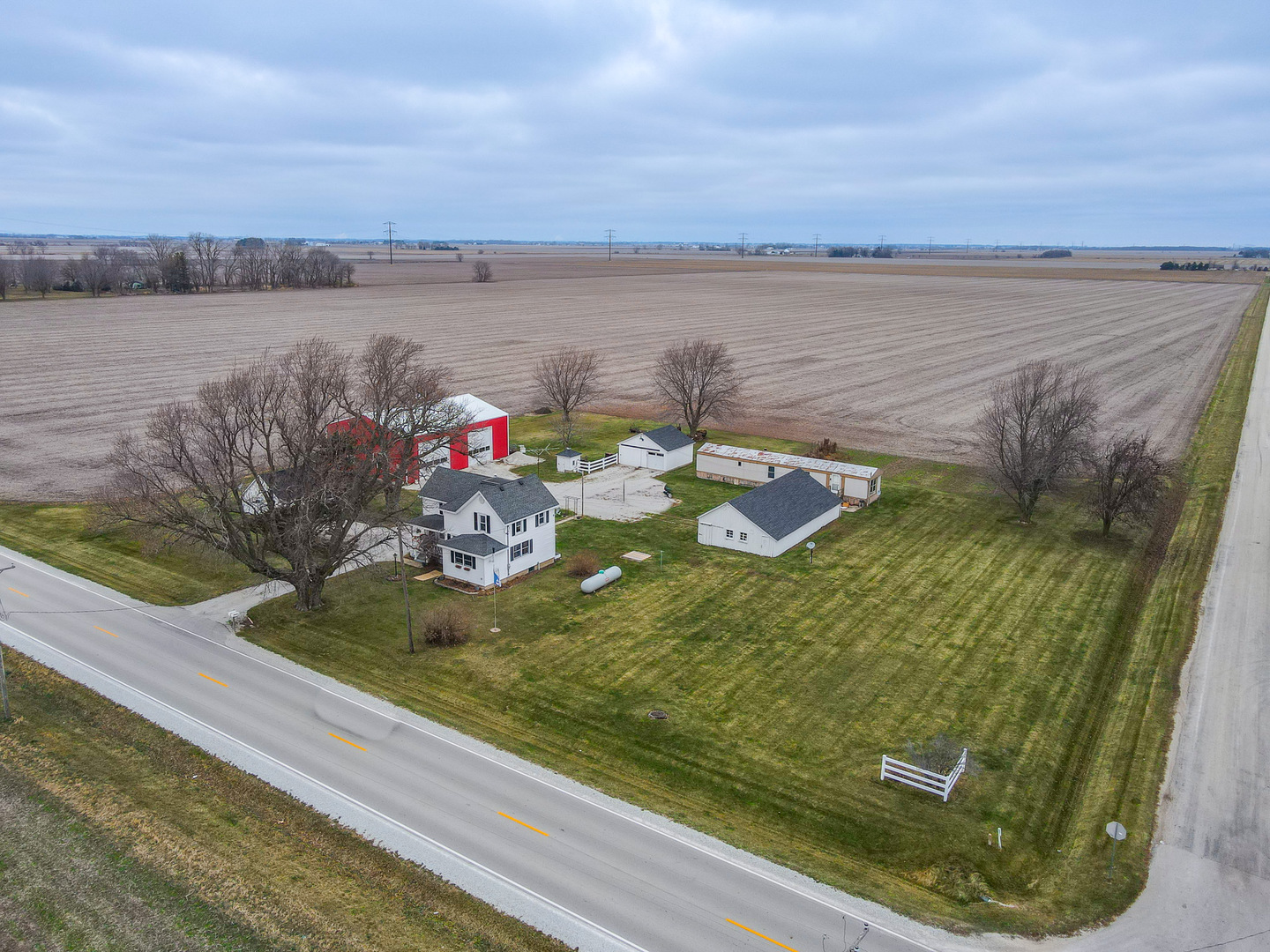 1565 B West 9000 North Road Manteno, IL 60950 - Photo 5 of 11 a view of a lake from a balcony