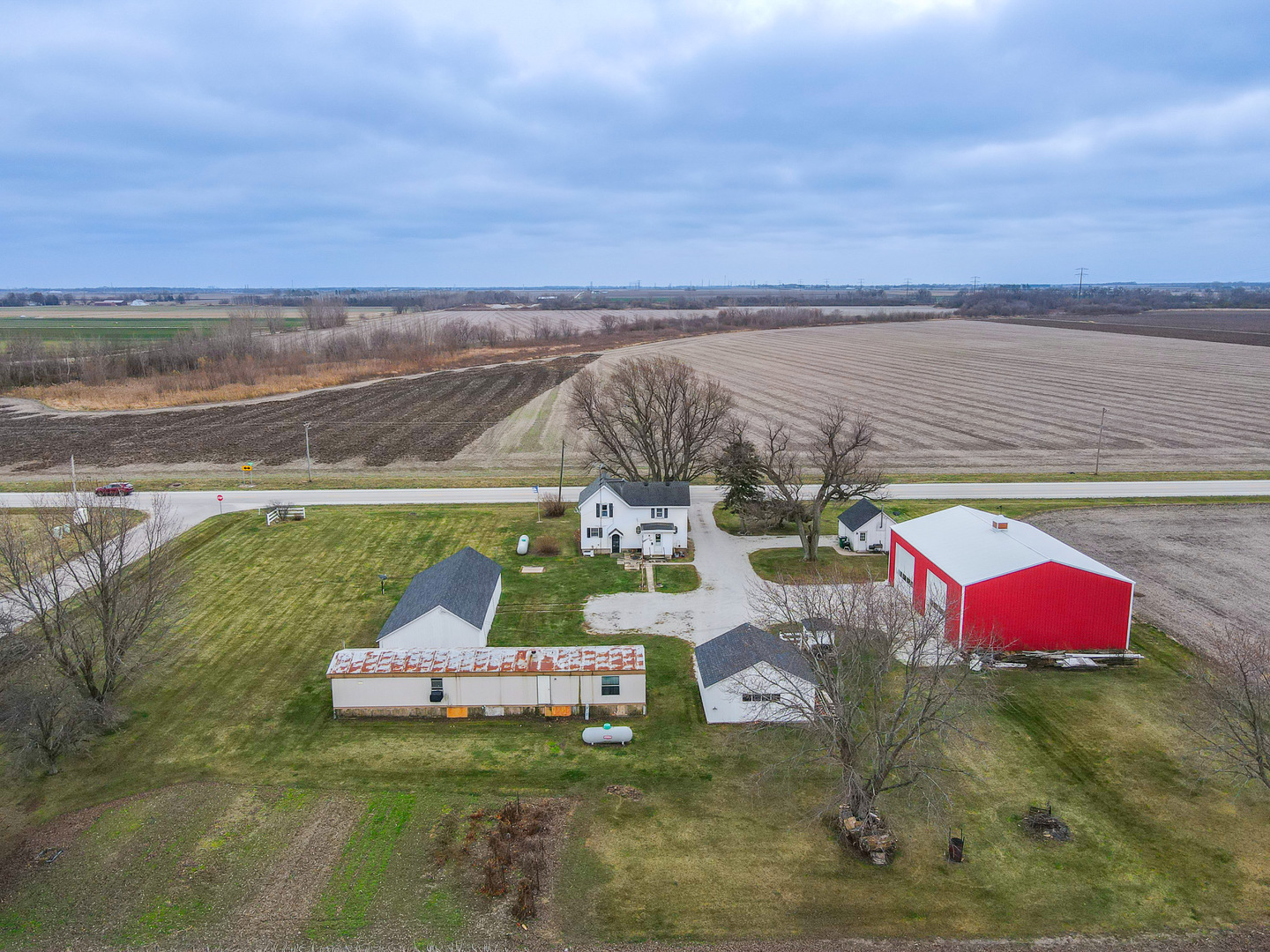 1565 B West 9000 North Road Manteno, IL 60950 - Photo 8 of 11 a view of a lake with a yard