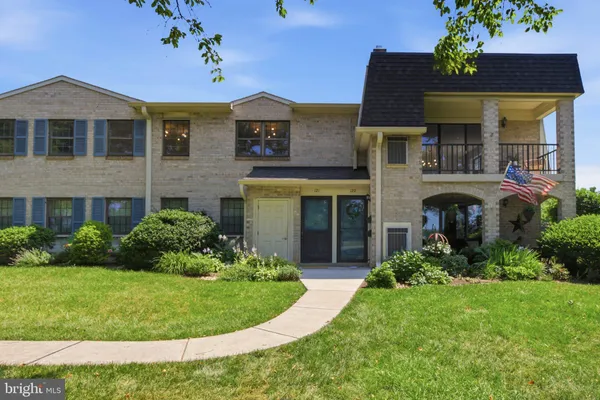 $339,900 | 121 Valleybrook Drive, Lancaster, PA 17601