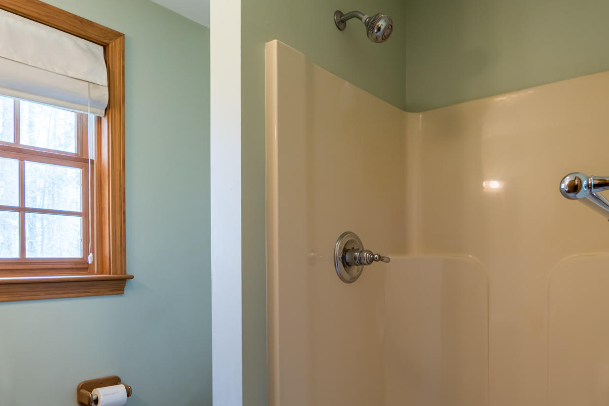 63 Windsor Post Road Freeport, ME 04032 - Photo 19 of 48 23-1st Floor Full Bath (2 of 2)