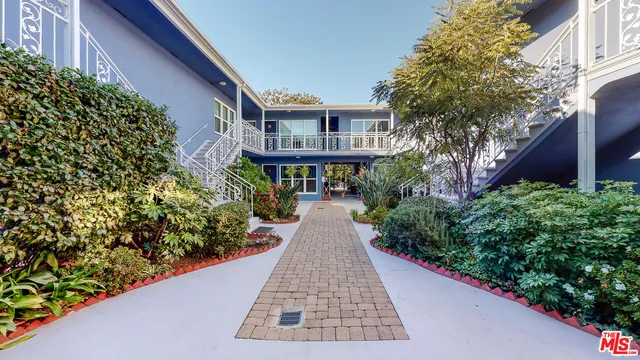 a view of a pathway with house on both side