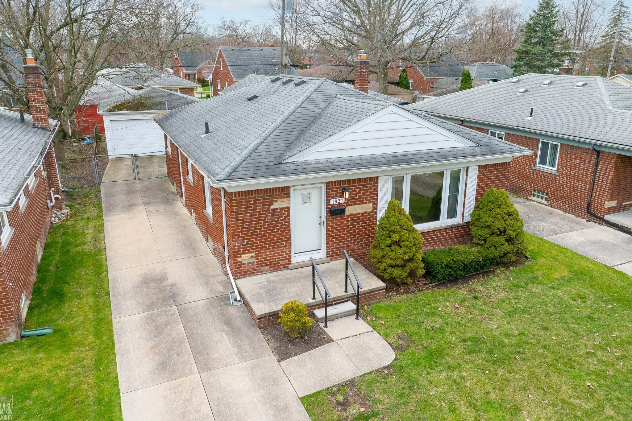 1831 Prestwick Road Grosse Pointe Woods, MI 48236 - Photo 2 of 26