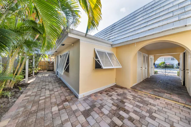 $4,500 | 900 Northeast 4th Street, Unit B, Boca Raton, FL 33432