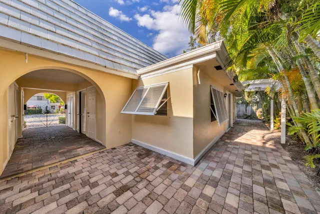 $4,500 | 900 Northeast 4th Street, Unit B, Boca Raton, FL 33432