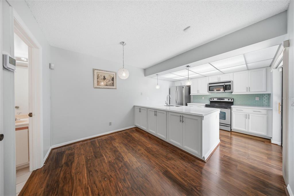 5256 Cypress Court, Unit 703 Orlando, FL 32811 - Photo 5 of 33 Gallery Image 5