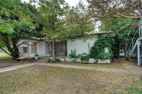 $315,000 | 1000 Southeast Parkway, Azle, TX 76020