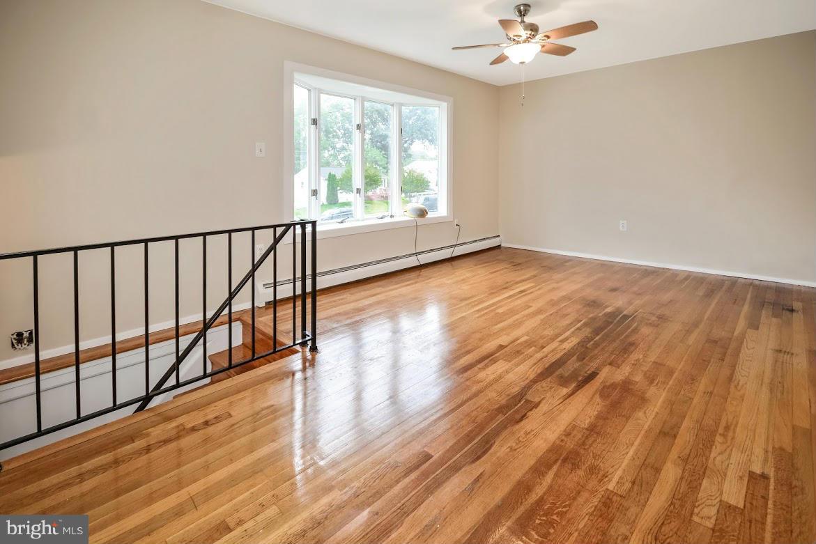 14972 Alaska Road Woodbridge, VA 22191 - Photo 6 of 23 Living Room