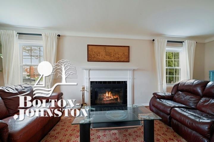 1675 Fairholme Road Grosse Pointe Woods, MI 48236 - Photo 6 of 33