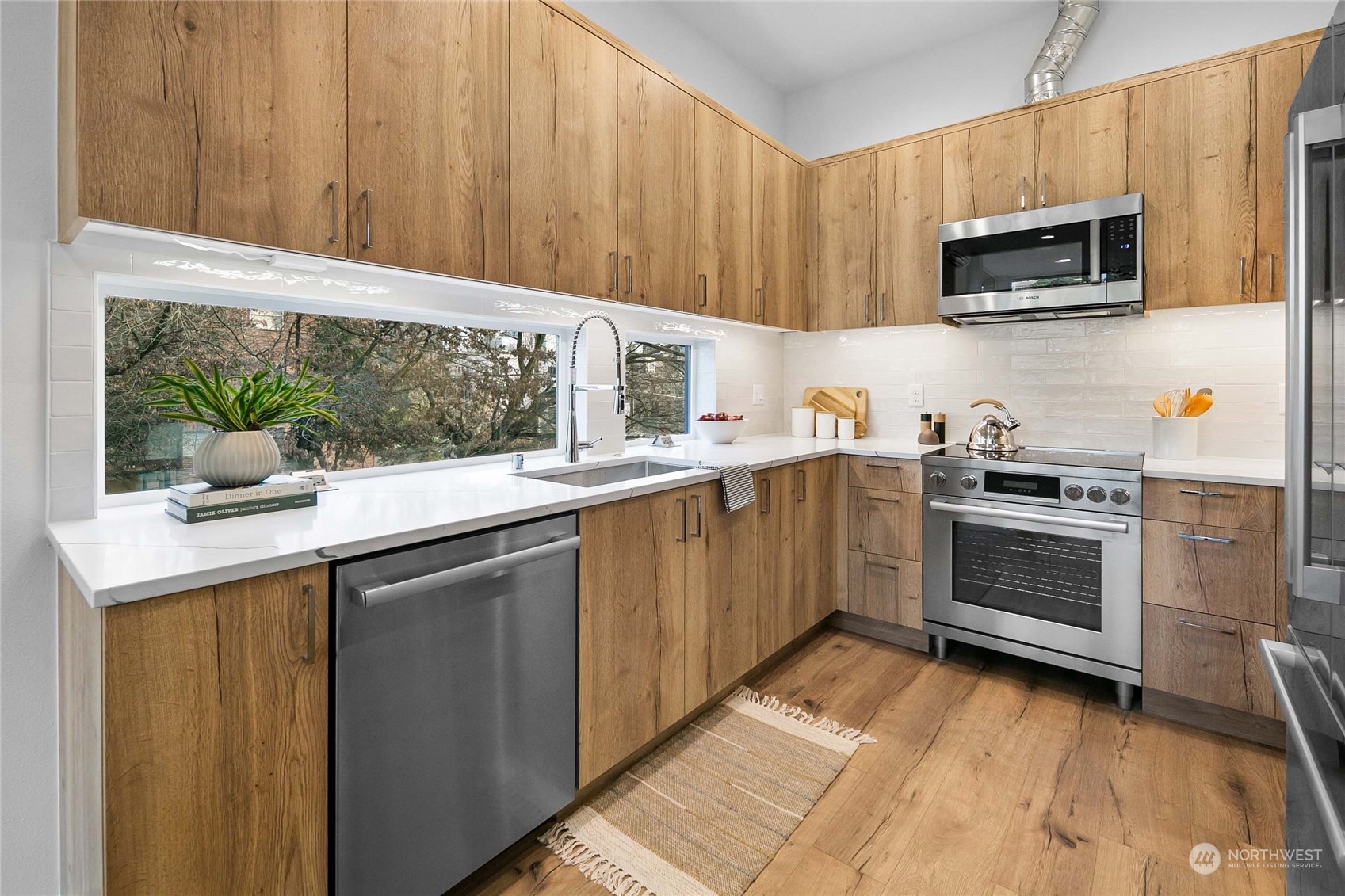 369 Valley Street Seattle, WA 98109 - Photo 6 of 27