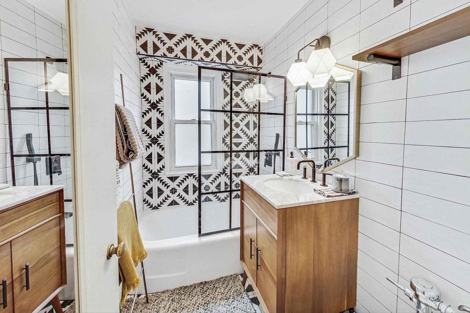 2909 North Sheridan Road, Unit 909 Chicago, IL 60657 - Photo 8 of 14 Gallery Image 8