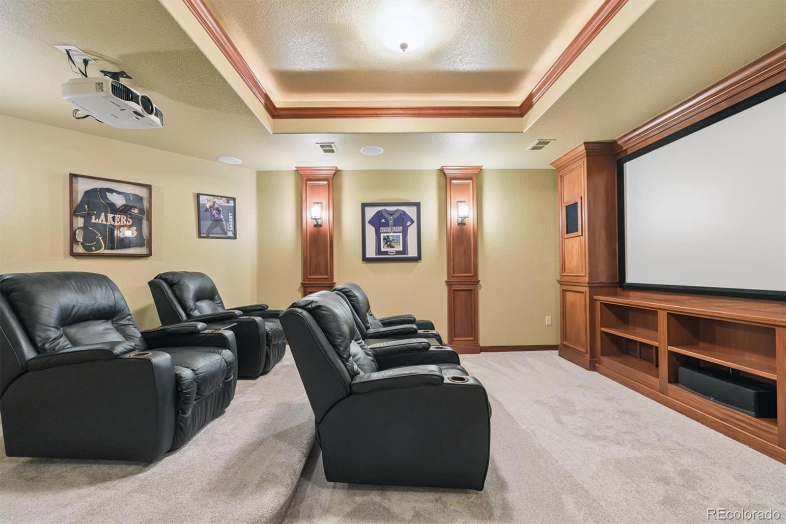 7994 Monarch Road Larkspur, CO 80118 - Photo 28 of 48 a living room with furniture