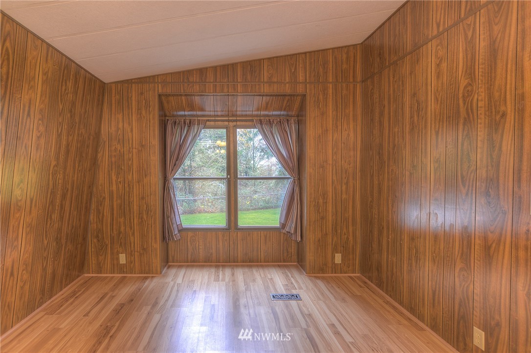 7424 Puget Beach Road Northeast Olympia, WA 98516 - Photo 5 of 24 Gallery Image 5