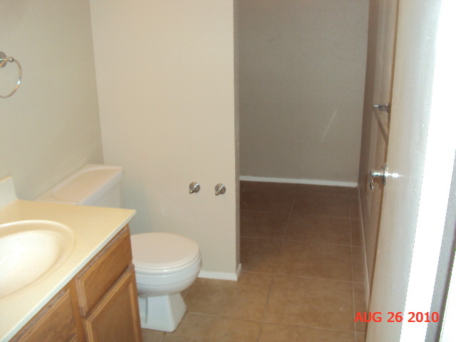 3511 East Baseline Road, Unit 1023 Phoenix, AZ 85042 - Photo 6 of 8 Downstairs bath
