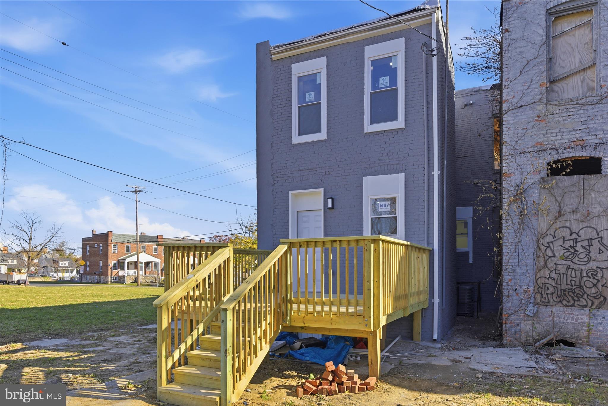 4668 Pimlico Road Baltimore, MD 21215 - Photo 27 of 32 a view of a balcony with chair and dinning table