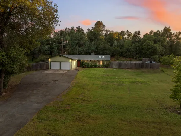 $379,900 | 10618 Old Oregon Trail, Redding, CA 96003