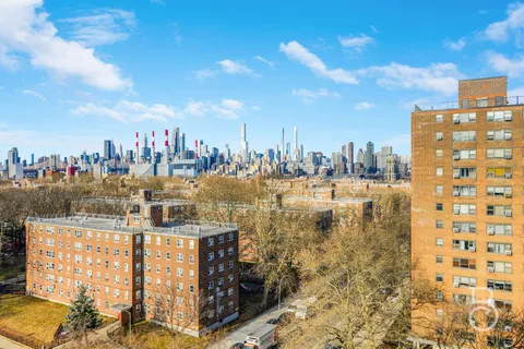 $379,000 | 21-85 34th Avenue, Unit 11D | Astoria