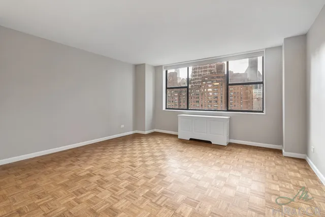$3,900 | 330 East 39th Street, Unit 10K | Murray Hill