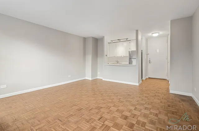 $3,900 | 330 East 39th Street, Unit 10K | Murray Hill