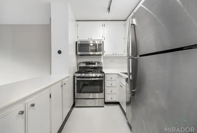 $3,900 | 330 East 39th Street, Unit 10K | Murray Hill