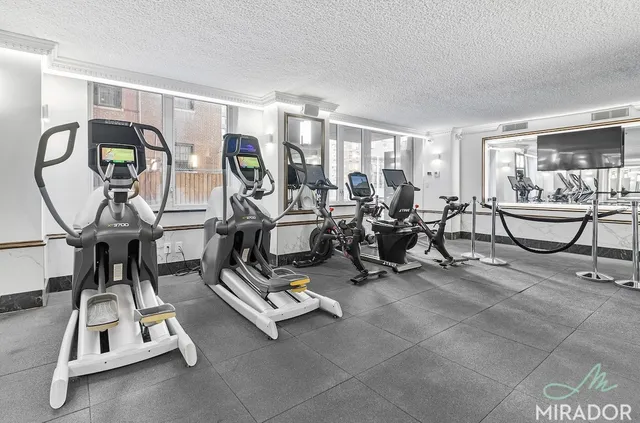 $3,900 | 330 East 39th Street, Unit 10K | Murray Hill