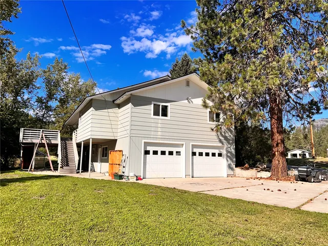 a view of a house with a yard and garage
