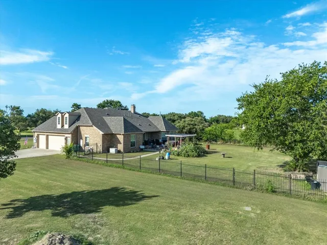 a view of a house with a big yard