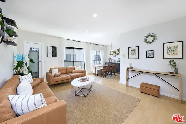 $499,000 | 6250 Fulton Avenue, Unit 205, Van Nuys, CA 91401