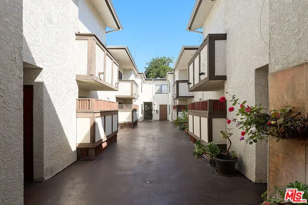 a view of entryway and hall