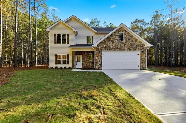 a view of a house with a yard