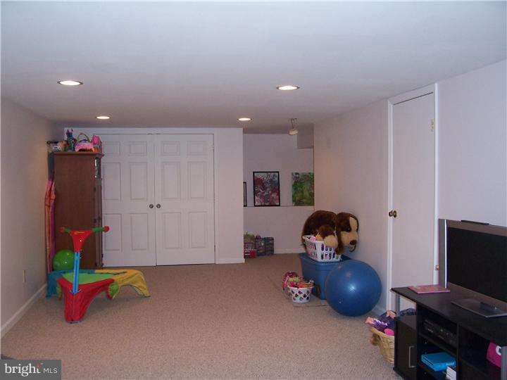 272 Lexington Road Schwenksville, PA 19473 - Photo 13 of 17 Family Room