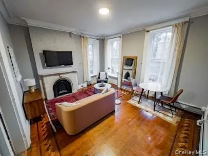 $2,150 | 226 Montgomery Street, Unit 4, Newburgh, NY 12550