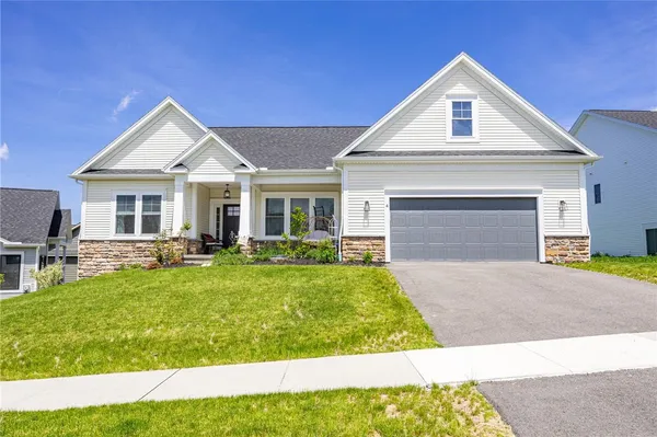 $699,900 | 4 Black Wood Circle, Pittsford, NY 14534