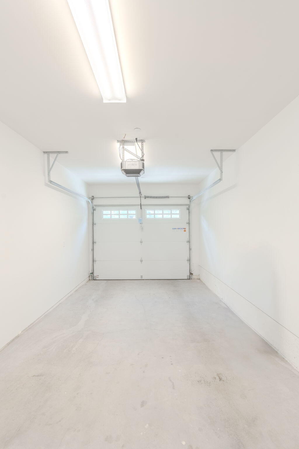 920 Lowena Drive, Unit 19 Santa Barbara, CA 93103 - Photo 13 of 21 a view of a room with an empty space