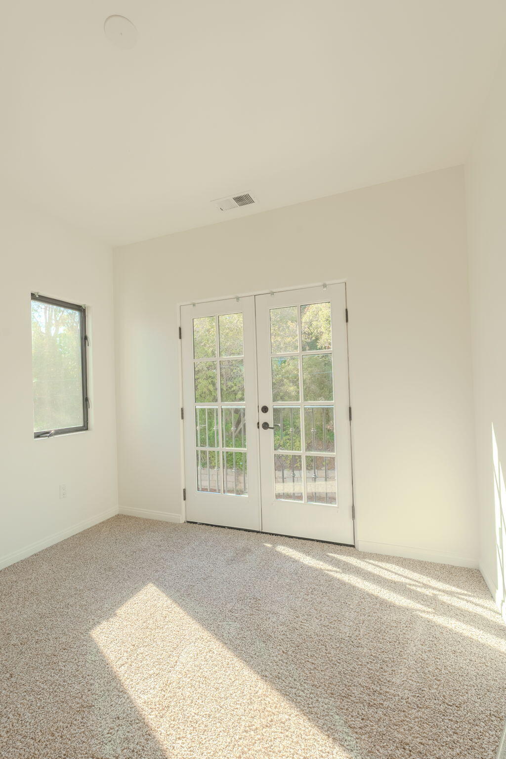 920 Lowena Drive, Unit 19 Santa Barbara, CA 93103 - Photo 21 of 21 an empty room with windows
