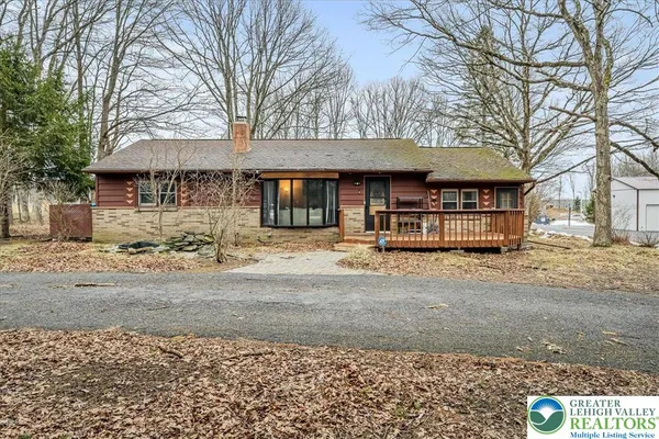 $275,000 | 159 Summit Avenue, Pocono Summit, PA 18346