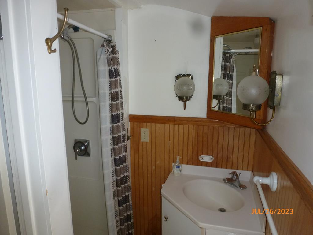 920 Innis St Extension Oil City, PA 16301 - Photo 18 of 21 a bathroom with a shower