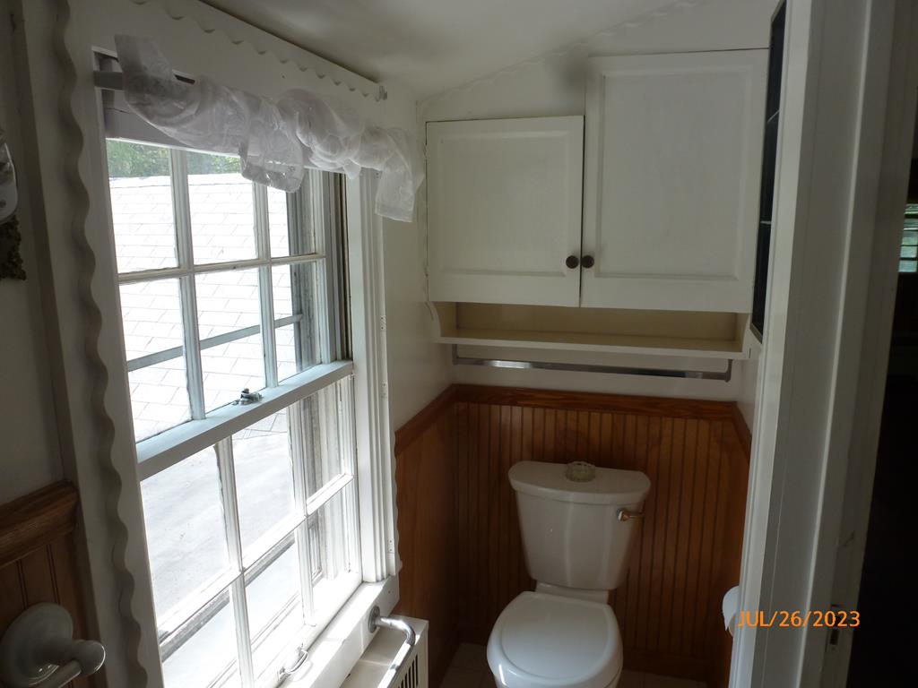 920 Innis St Extension Oil City, PA 16301 - Photo 19 of 21 a bathroom with a toilet and a window