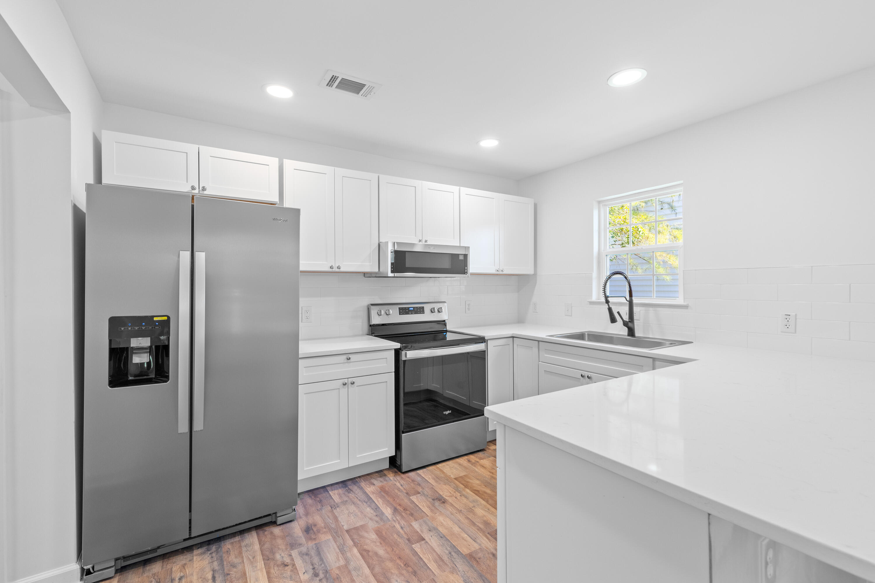 3145 Queensgate Way Mount Pleasant, SC 29466 - Photo 9 of 25 1G1A0858