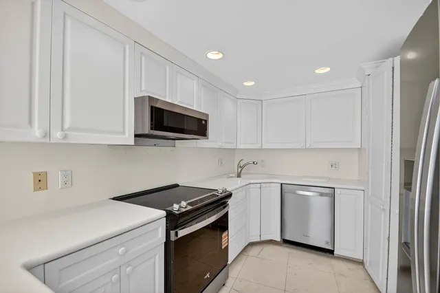 $1,300,000 | 2780 South Ocean Boulevard, Unit 703, Palm Beach, FL 33480