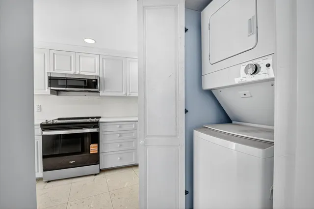 $1,300,000 | 2780 South Ocean Boulevard, Unit 703, Palm Beach, FL 33480